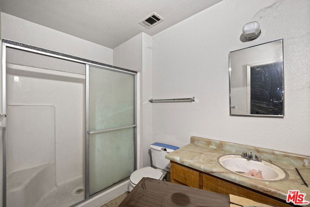 1112 Valencia Ave, Delano, CA 93215