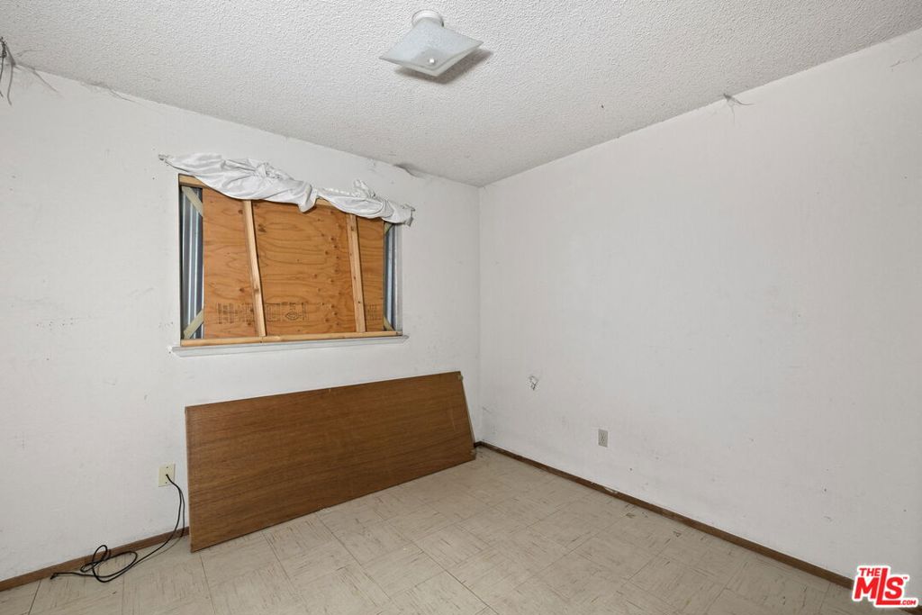 1112 Valencia Ave, Delano, CA 93215