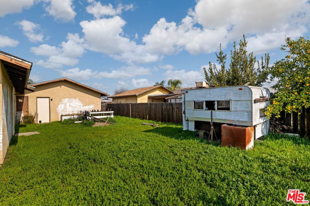 1112 Valencia Ave, Delano, CA 93215