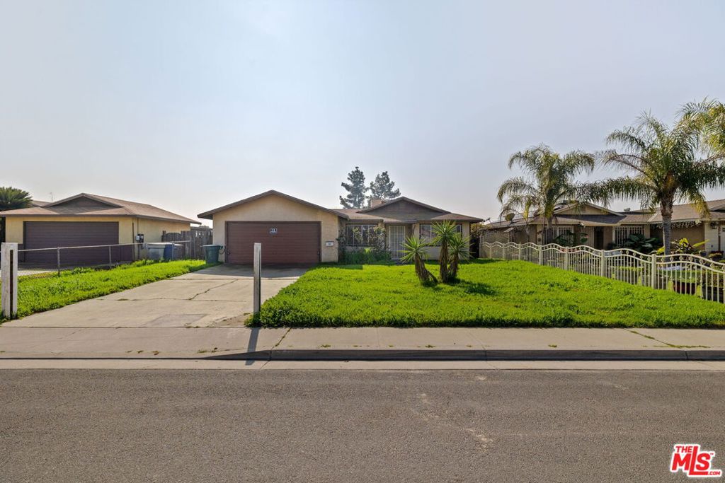 1112 Valencia Ave, Delano, CA 93215