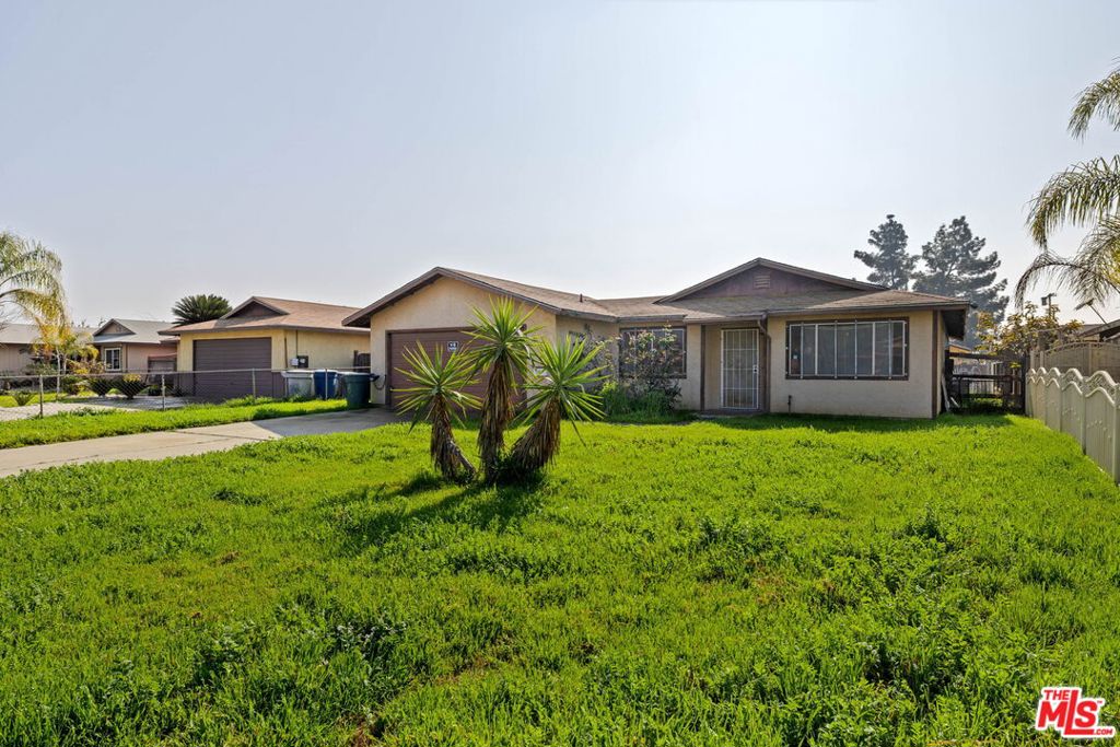 1112 Valencia Ave, Delano, CA 93215