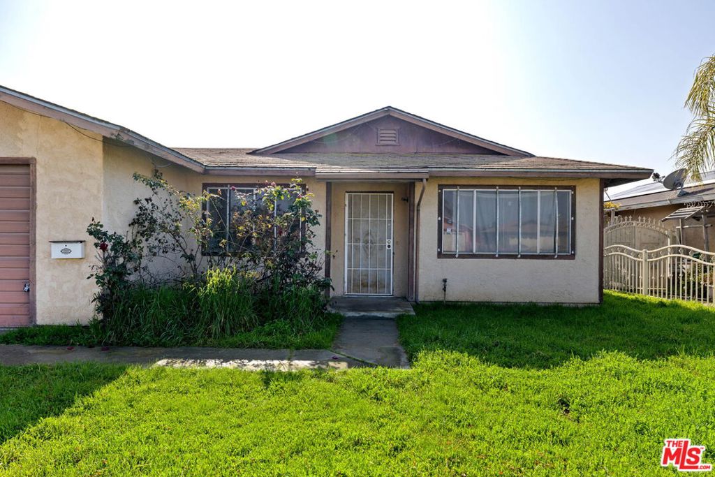 1112 Valencia Ave, Delano, CA 93215