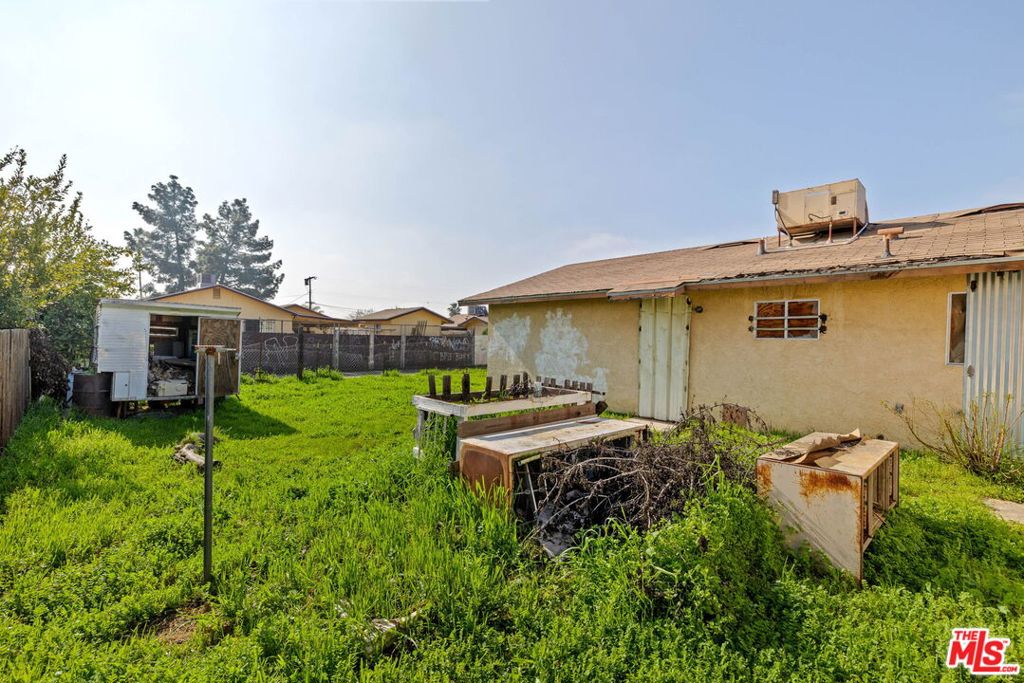 1112 Valencia Ave, Delano, CA 93215