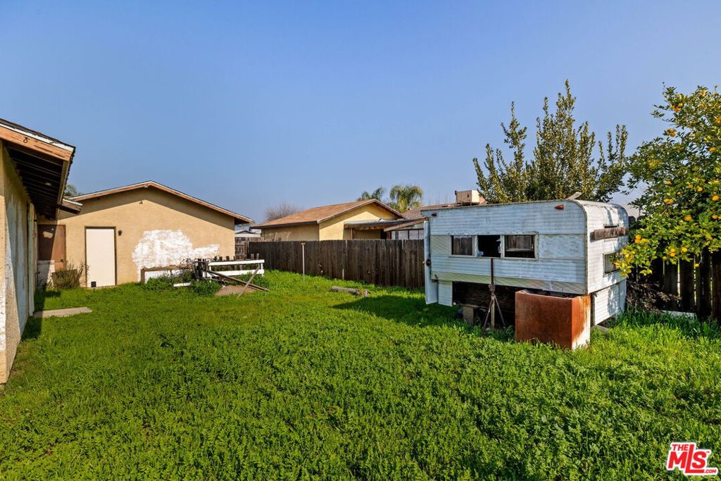 1112 Valencia Ave, Delano, CA 93215