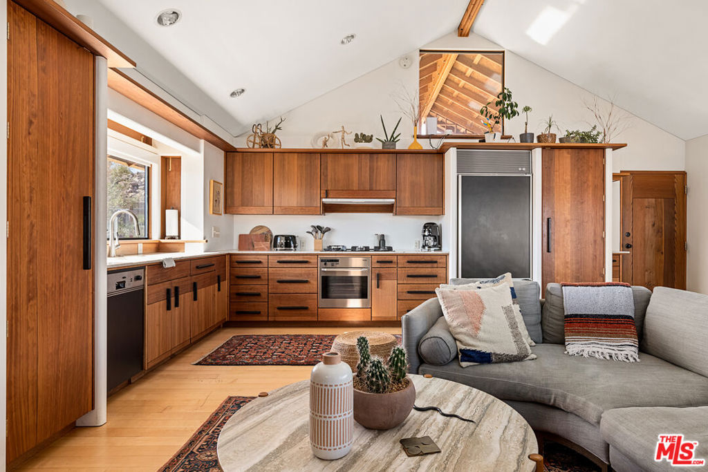 53252 Pipes Canyon Rd, Pioneertown, CA 92268