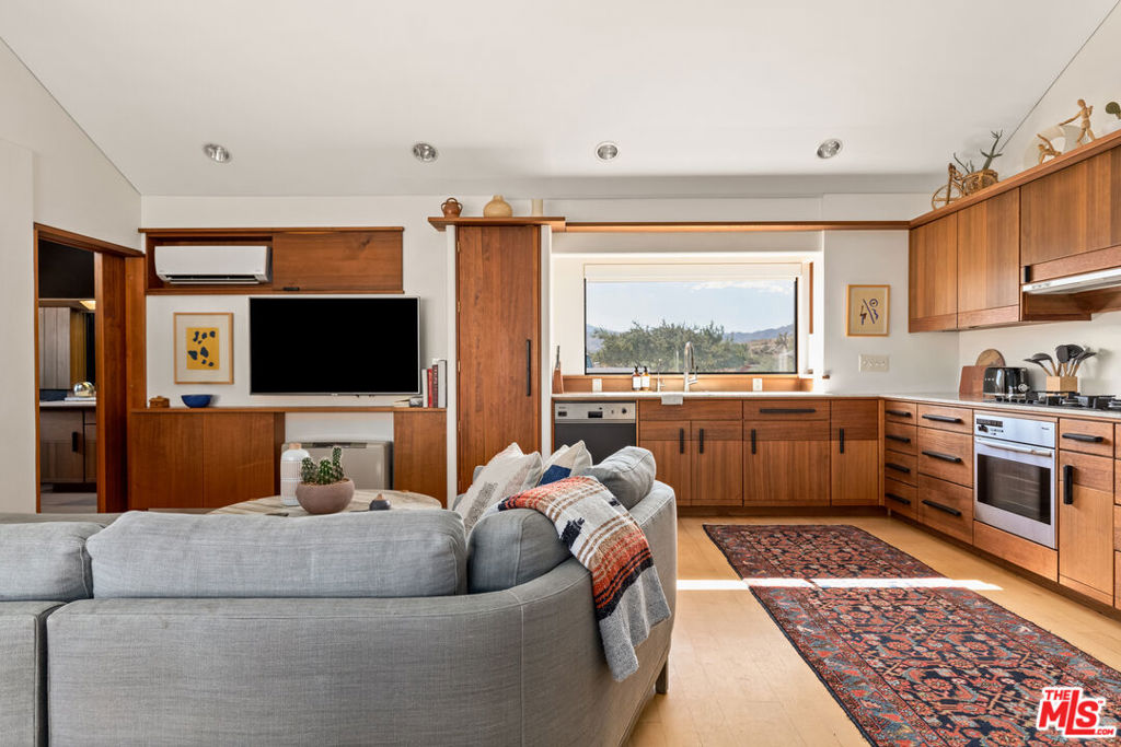 53252 Pipes Canyon Rd, Pioneertown, CA 92268