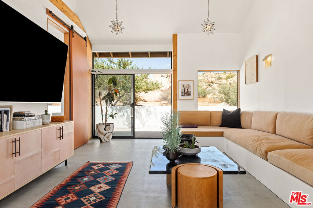 53252 Pipes Canyon Rd, Pioneertown, CA 92268