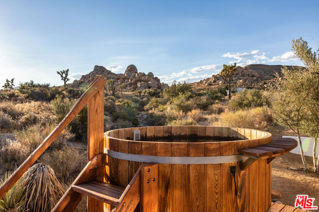 53252 Pipes Canyon Rd, Pioneertown, CA 92268