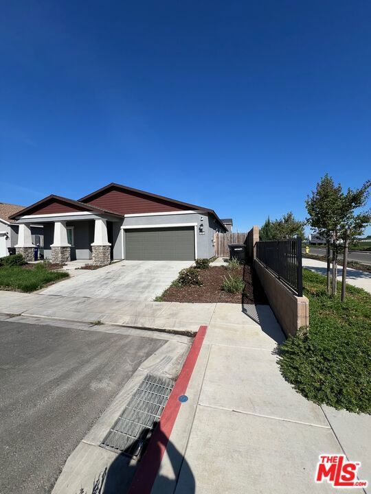 935 Northwich Ln, Patterson, CA 95363