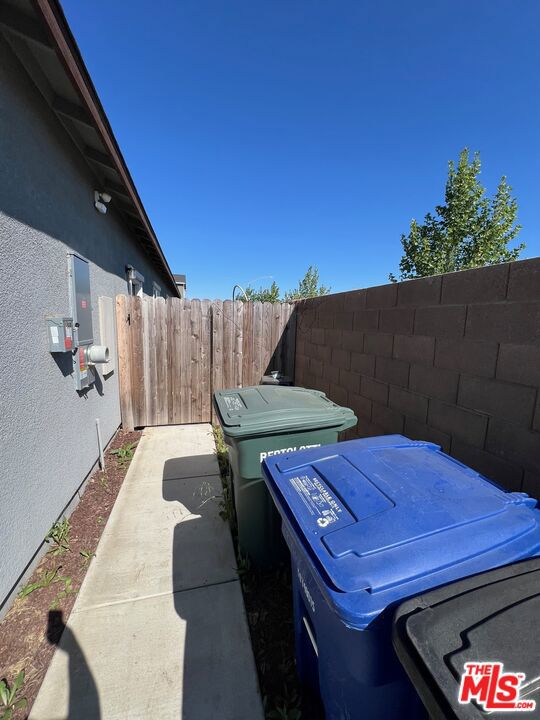 935 Northwich Ln, Patterson, CA 95363