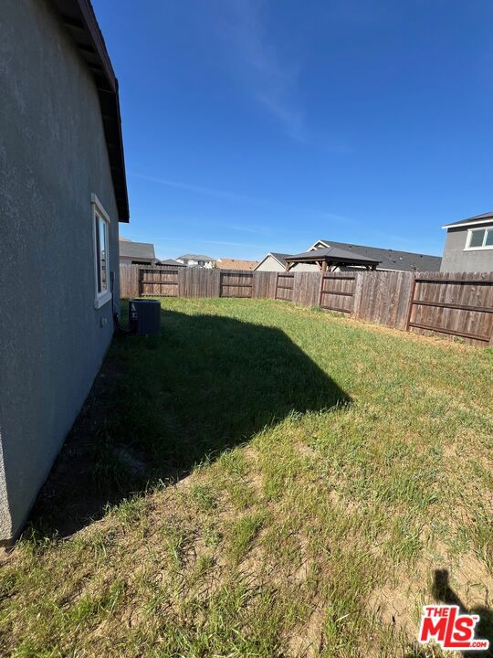 935 Northwich Ln, Patterson, CA 95363