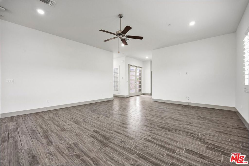 9223 Manor Glen Ln, Shafter, CA 93263