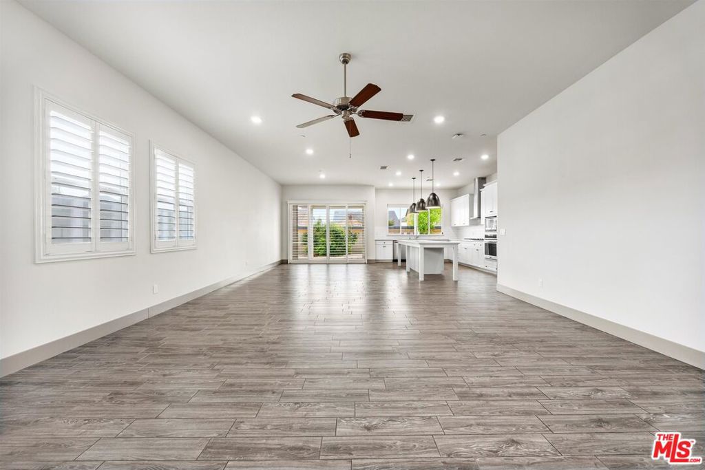 9223 Manor Glen Ln, Shafter, CA 93263