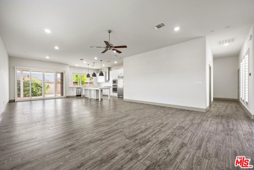 9223 Manor Glen Ln, Shafter, CA 93263