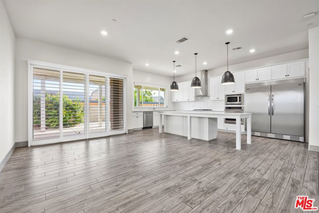 9223 Manor Glen Ln, Shafter, CA 93263