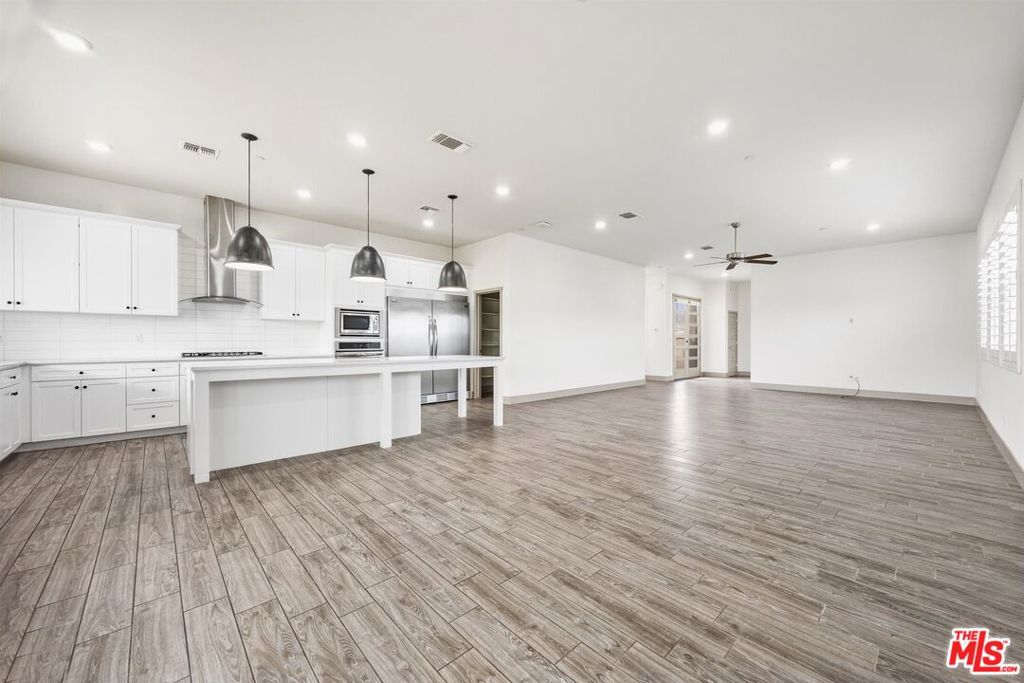 9223 Manor Glen Ln, Shafter, CA 93263