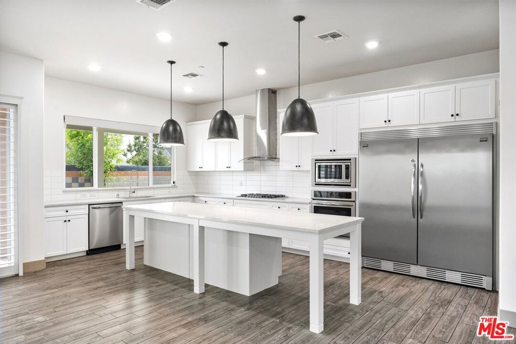 9223 Manor Glen Ln, Shafter, CA 93263