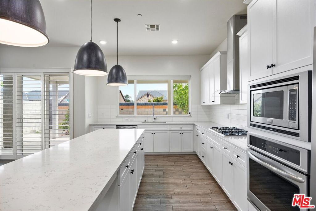 9223 Manor Glen Ln, Shafter, CA 93263