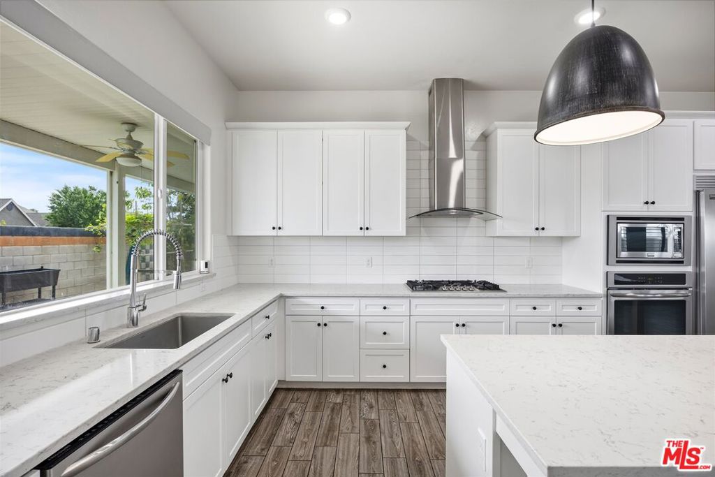 9223 Manor Glen Ln, Shafter, CA 93263