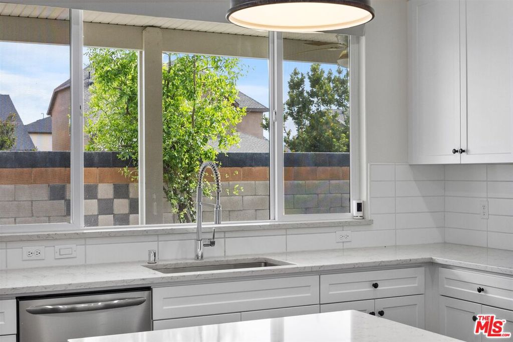 9223 Manor Glen Ln, Shafter, CA 93263