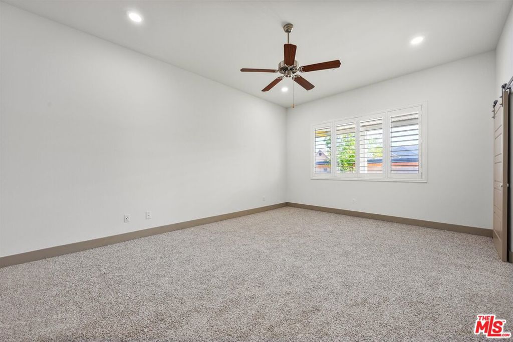 9223 Manor Glen Ln, Shafter, CA 93263