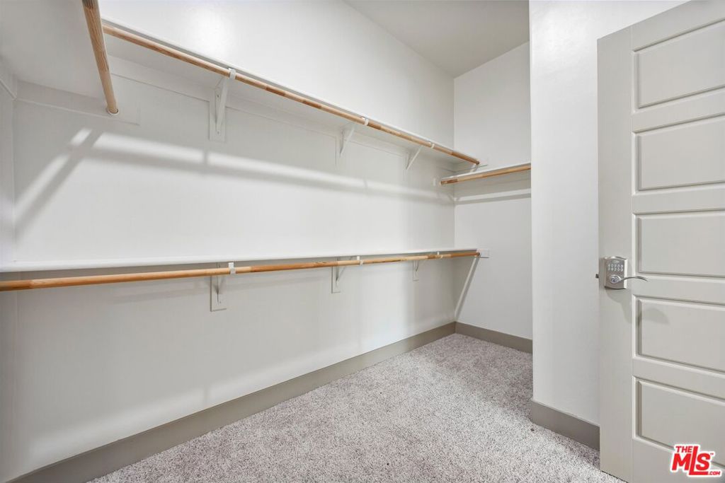 9223 Manor Glen Ln, Shafter, CA 93263