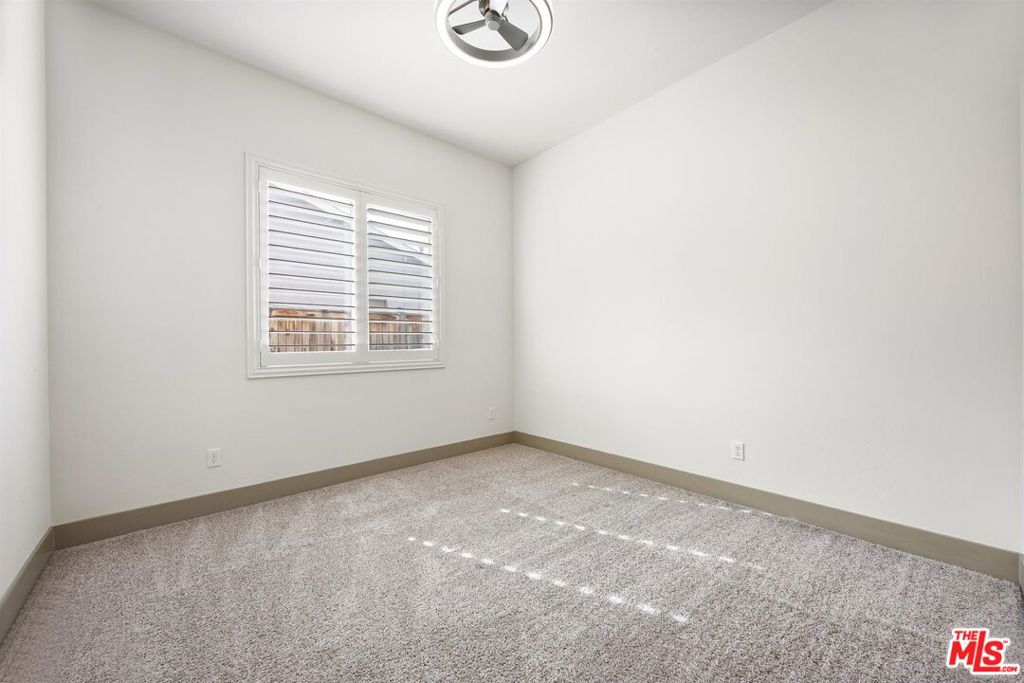 9223 Manor Glen Ln, Shafter, CA 93263