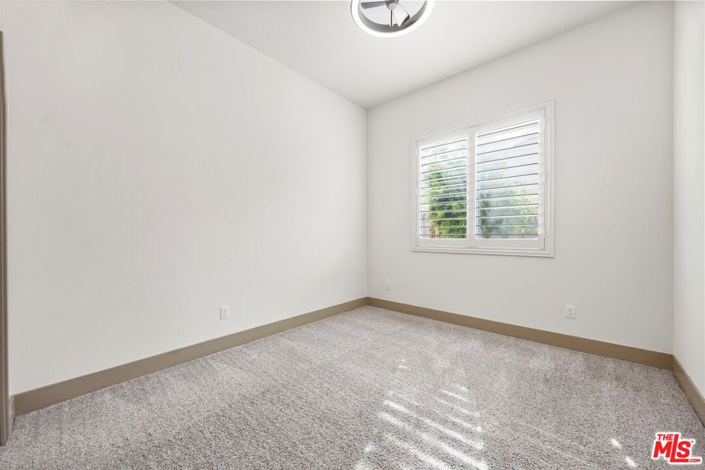 9223 Manor Glen Ln, Shafter, CA 93263