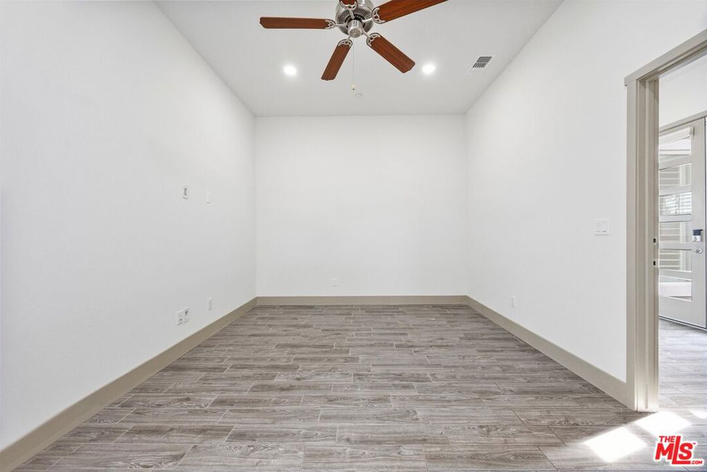 9223 Manor Glen Ln, Shafter, CA 93263