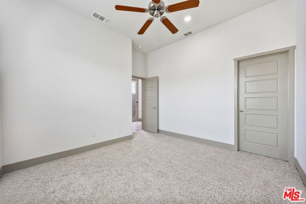 9223 Manor Glen Ln, Shafter, CA 93263