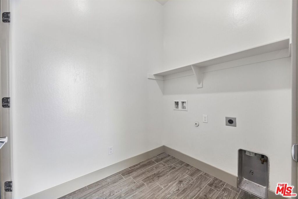 9223 Manor Glen Ln, Shafter, CA 93263