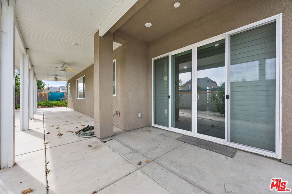 9223 Manor Glen Ln, Shafter, CA 93263