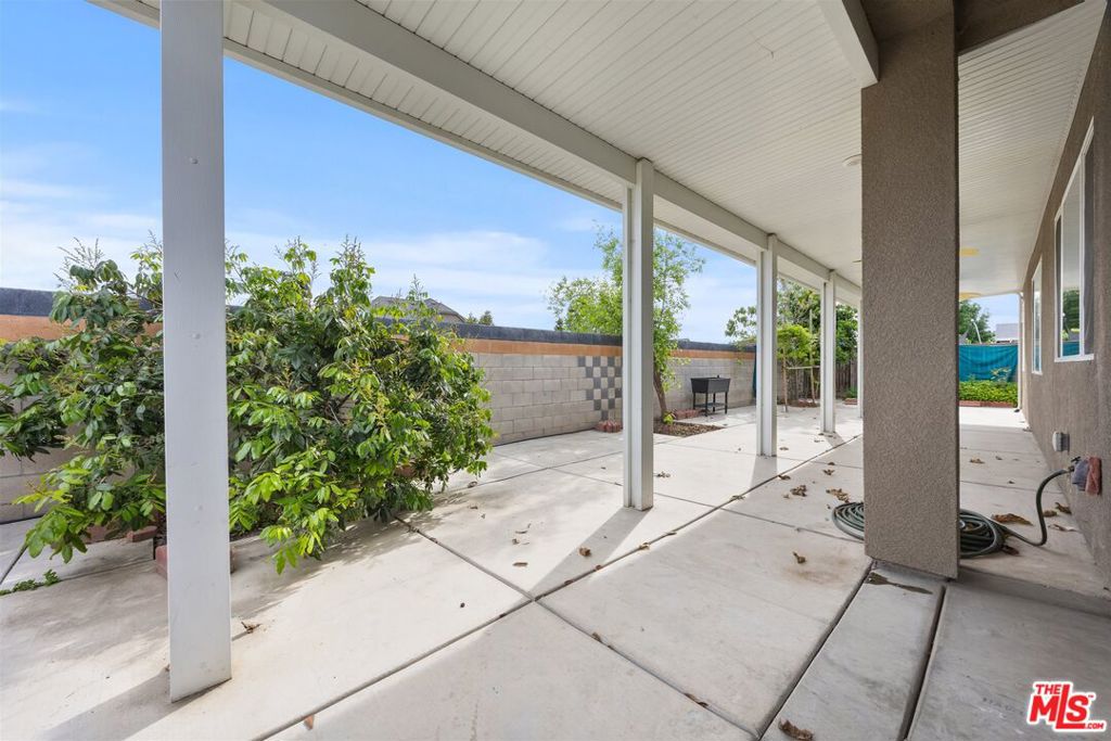 9223 Manor Glen Ln, Shafter, CA 93263