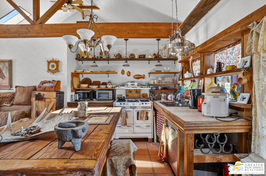 53408 Stud Valley Rd, Pioneertown, CA 92268