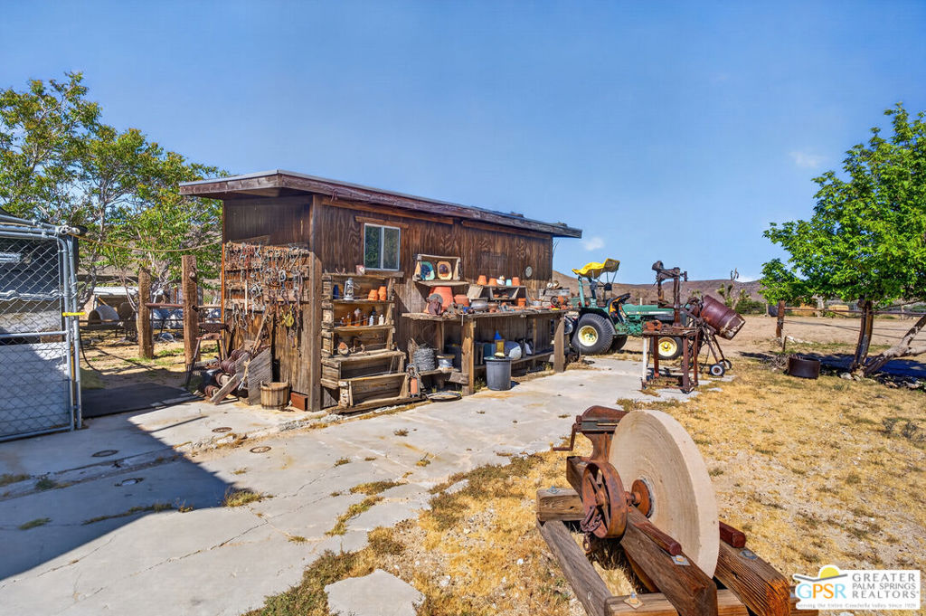 53408 Stud Valley Rd, Pioneertown, CA 92268