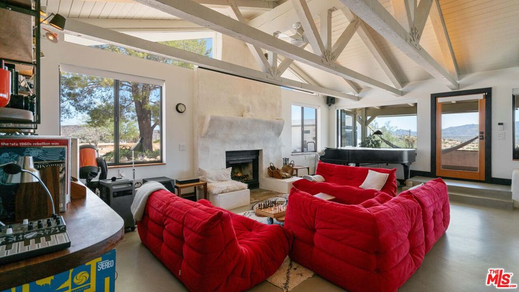 2900 Roadrunner, Pioneertown, CA 92268