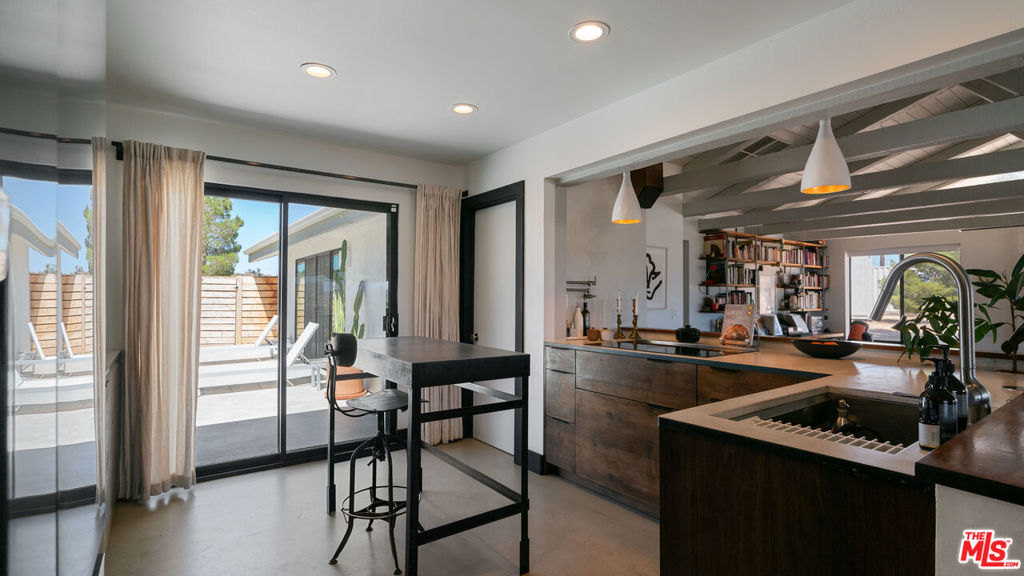 2900 Roadrunner, Pioneertown, CA 92268