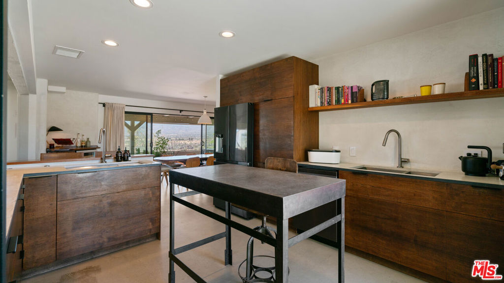 2900 Roadrunner, Pioneertown, CA 92268