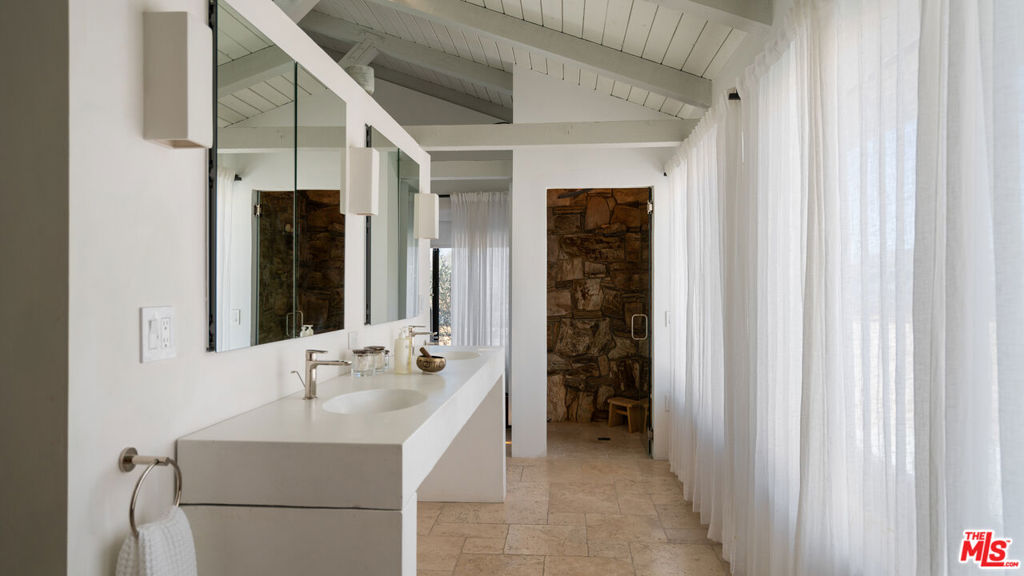 2900 Roadrunner, Pioneertown, CA 92268