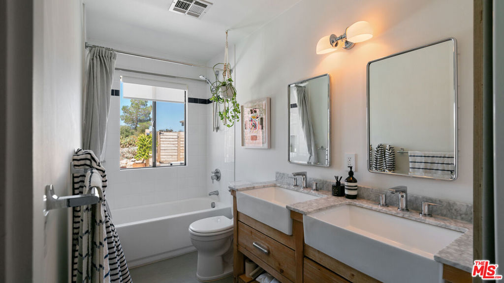 2900 Roadrunner, Pioneertown, CA 92268