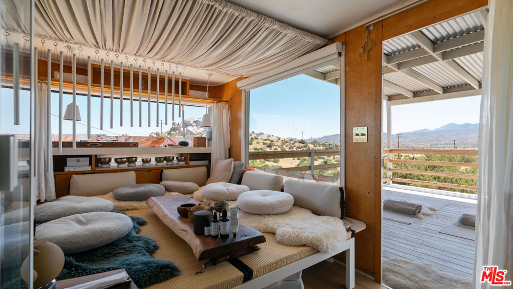 2900 Roadrunner, Pioneertown, CA 92268