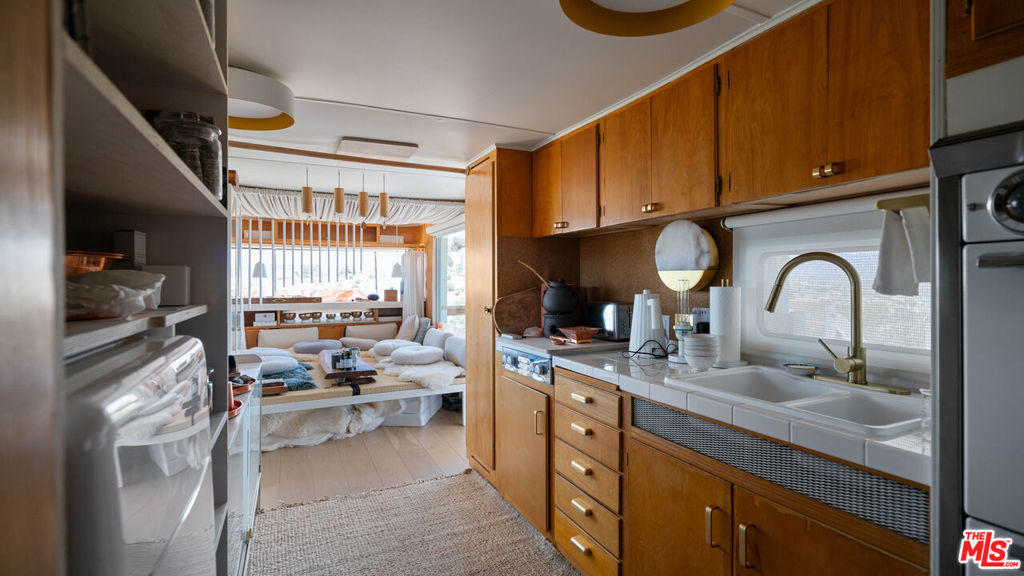 2900 Roadrunner, Pioneertown, CA 92268