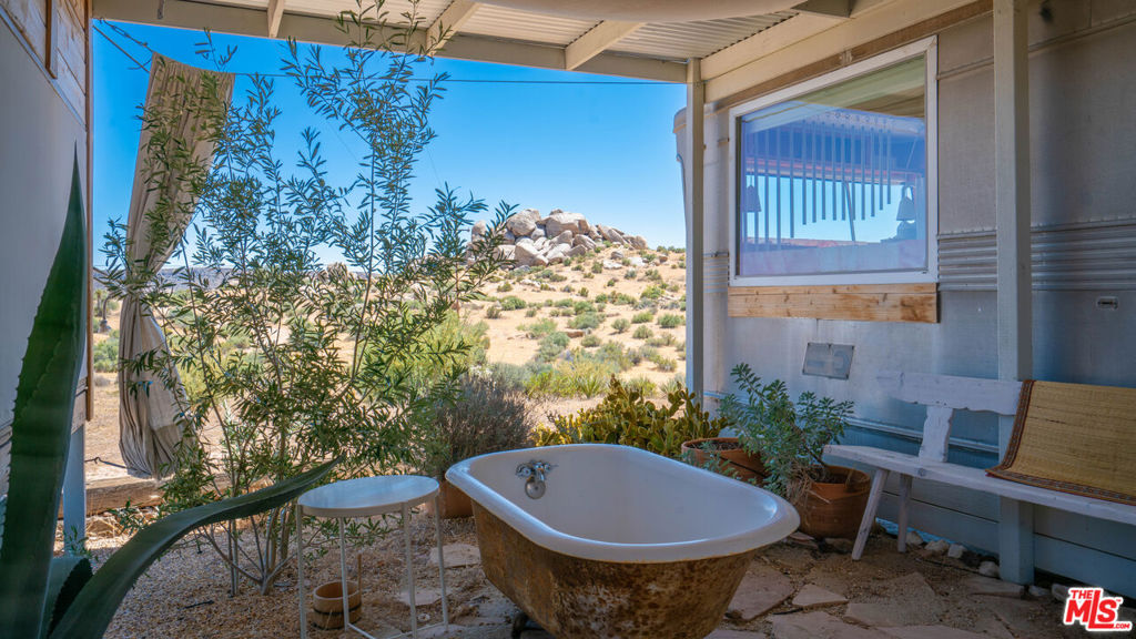 2900 Roadrunner, Pioneertown, CA 92268