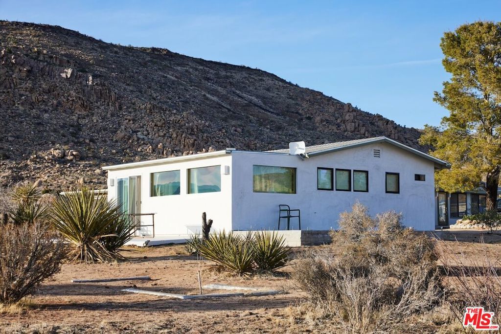 2900 Roadrunner, Pioneertown, CA 92268