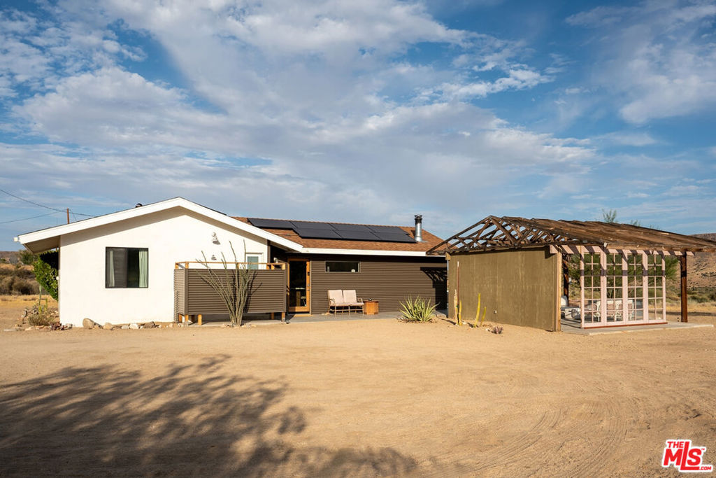 52733 Oak Dr, Pioneertown, CA 92268