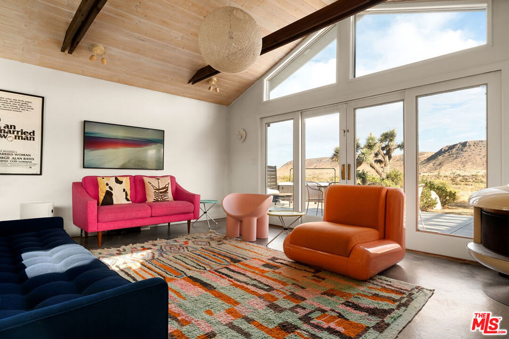 52733 Oak Dr, Pioneertown, CA 92268