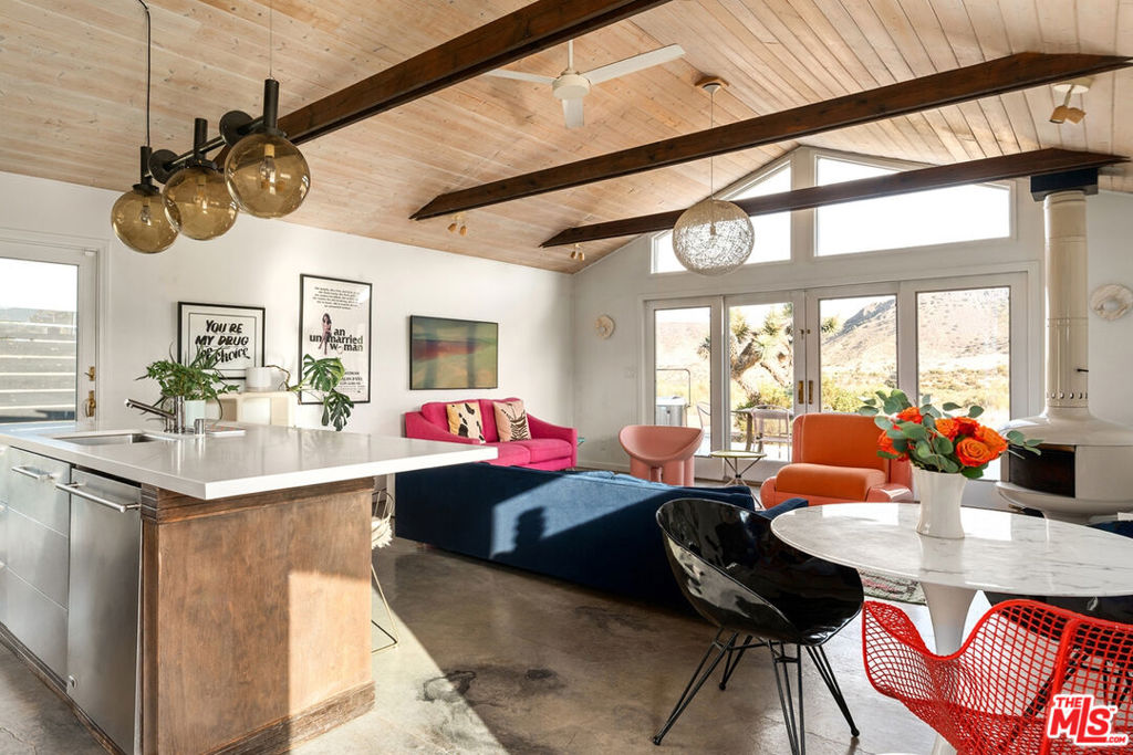 52733 Oak Dr, Pioneertown, CA 92268