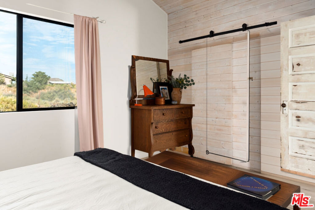 52733 Oak Dr, Pioneertown, CA 92268