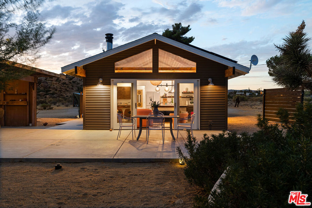52733 Oak Dr, Pioneertown, CA 92268