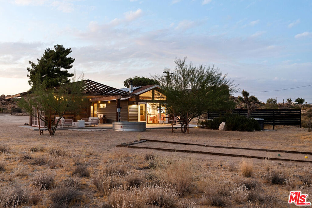 52733 Oak Dr, Pioneertown, CA 92268